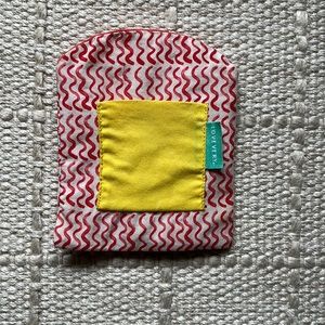 Lovevery Baby peek-a-boo crinkle pocket Bag 3-4 Mths. Charmer kit Montessori toy